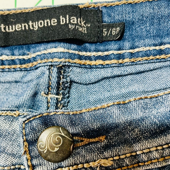 Twentyone Black by Rue 21 low rise skinny jeans distressed - Picture 3 of 9